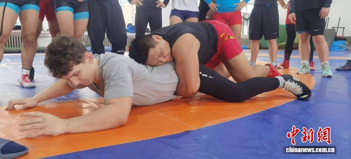 中俄古典式摔跤技术交流活动圆满收官 两国运动