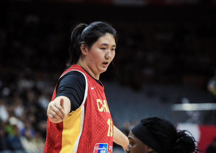 中国女篮力克捷克锁定世界杯席位 王思雨末节爆