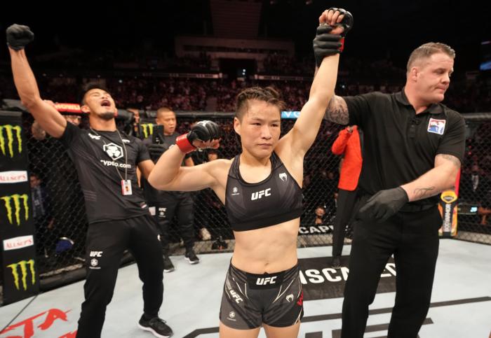 张伟丽KO乔安娜二番战告捷 王者归来再战冠军