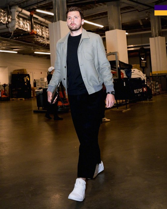 湖人对阵活塞引爆球迷热情 比赛激烈程度超预期