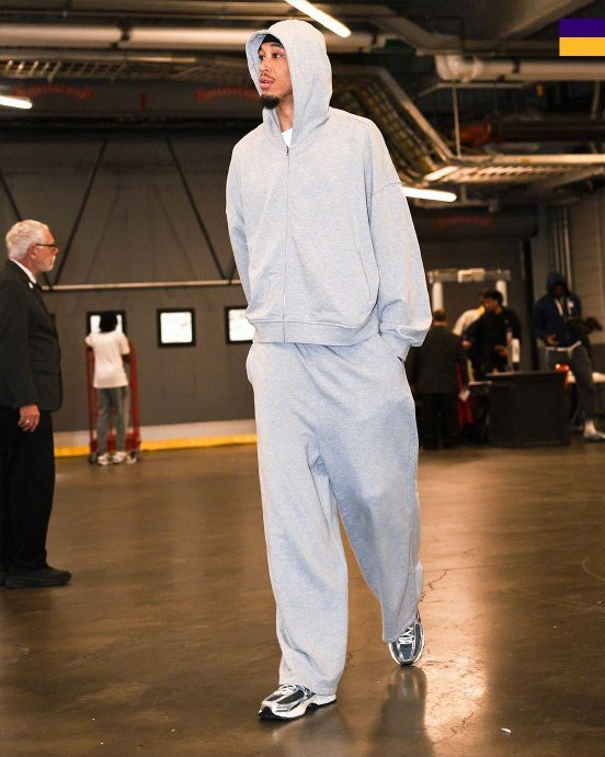 湖人对阵活塞引爆球迷热情 比赛激烈程度超预期