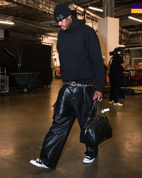 湖人对阵活塞引爆球迷热情 比赛激烈程度超预期