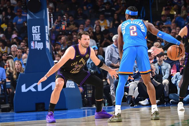 湖人惨败雷霆东契奇伤退冲击季后赛前景