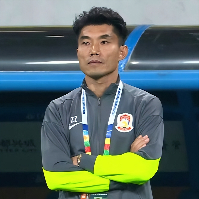 郑智执教青岛西海岸惨败成都蓉城 阵容短板暴露