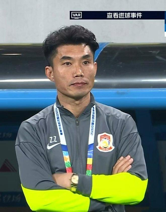 郑智执教青岛西海岸惨败成都蓉城 阵容短板暴露