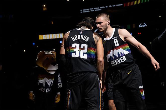 丹佛掘金加时逆转马刺 布劳恩爆发助球队豪取